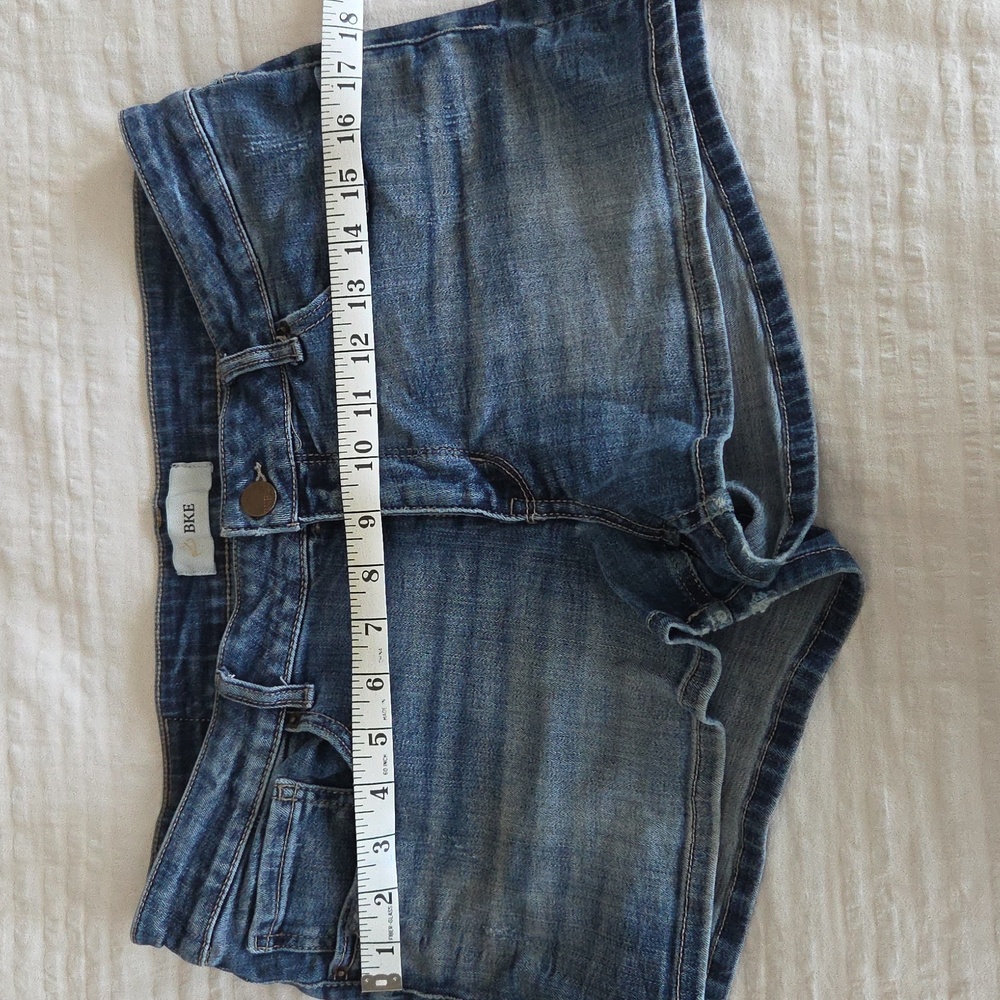 BKE Buckle Stella Women's Distressed Jean Shorts Size 32 Used Excellent Cond. - Picture 5 of 15